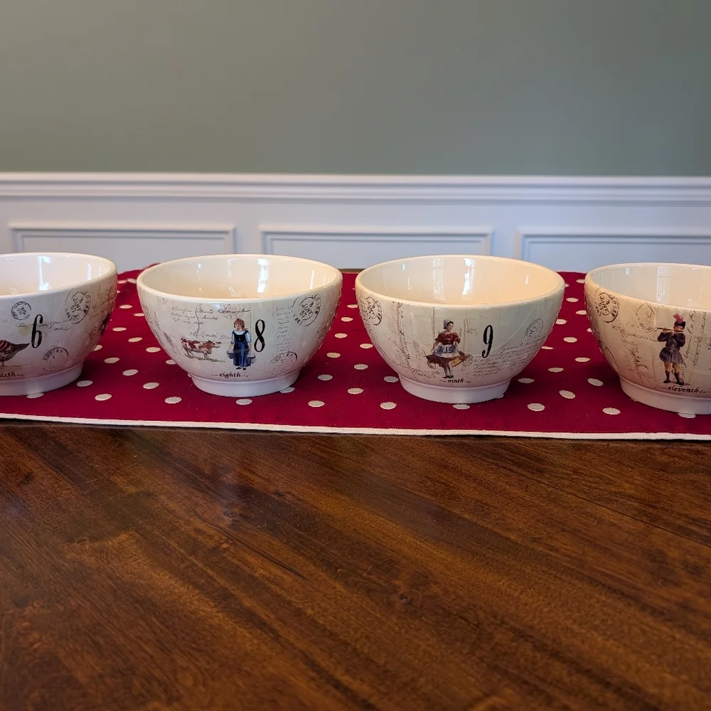 Williams-Sonoma 12 Days of Christmas Bowls. New. Full Set of 6 Bowls.